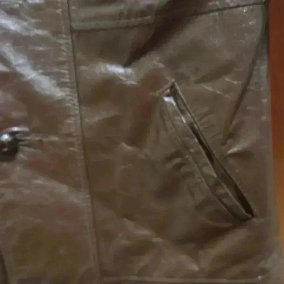 Vintage leather coat with zip out faux fur lining. Size 40. - Picture 3 of 11